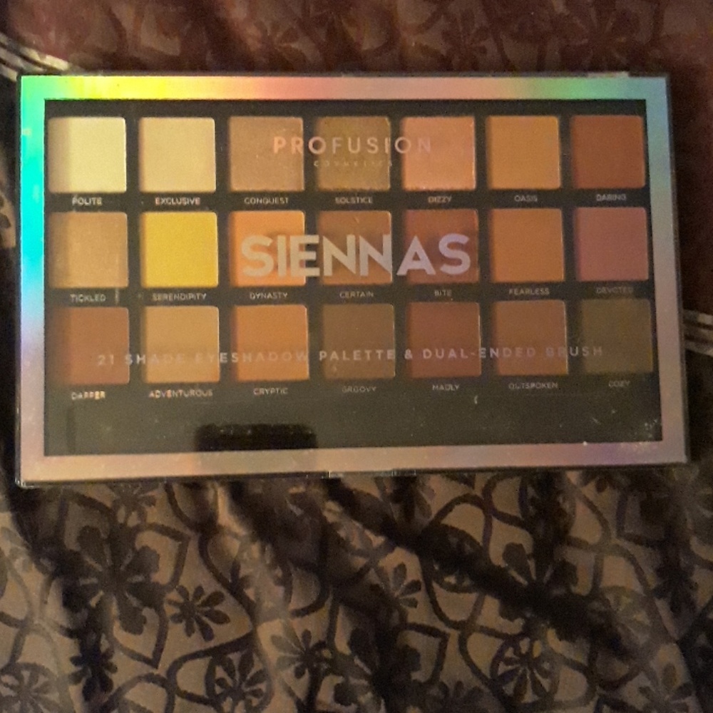 PROFUSION 🌟 21 SHADE EYESHADOW PALETTE NWT